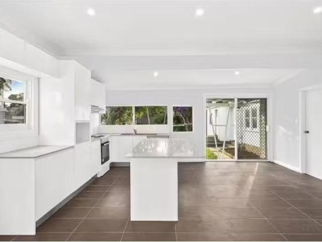 Cheap 3 BR 30 Prospect Road, Peakhurst House for rent Listed.