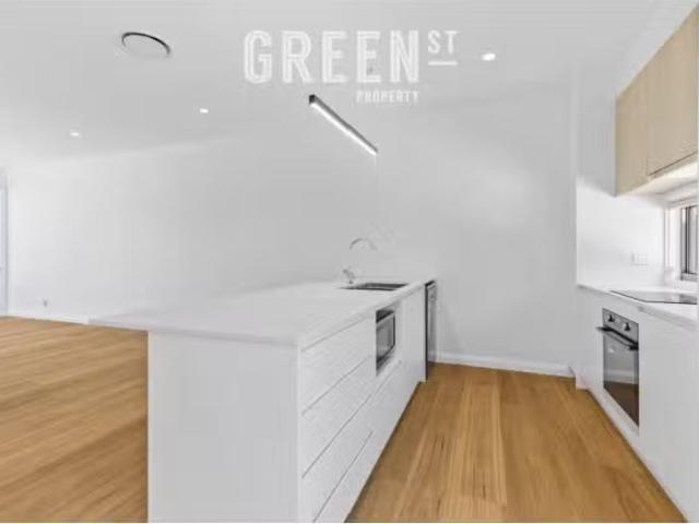 Cozy 3 BR 3/102 Morgan Street, Merewether Townhouse for rent.