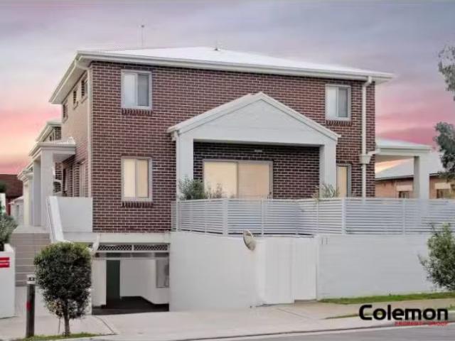 For Rent! 3 BR 3/111 Yangoora Road, LAKEMBA Townhouse for rent.