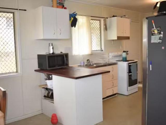 For Rent! 3 BR 31 Amoria Street, MANSFIELD, QLD 4122 House f.
