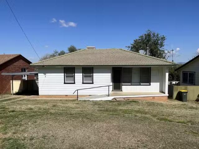 Just in! 3 BR 31 Mountview Crescent, TAMWORTH House for rent.