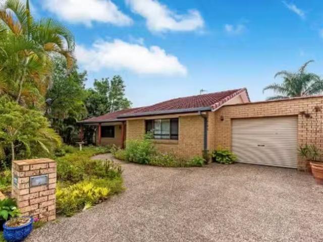Cheap 3 BR 31 Mainsail Street, Currumbin Waters House for rent.