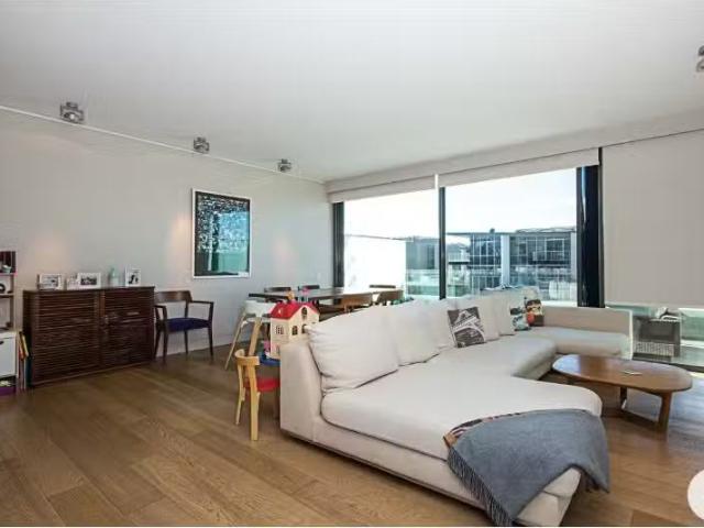 Rental! 3 BR 32/21 Eastlake Parade, Kingston Apartment for ren.