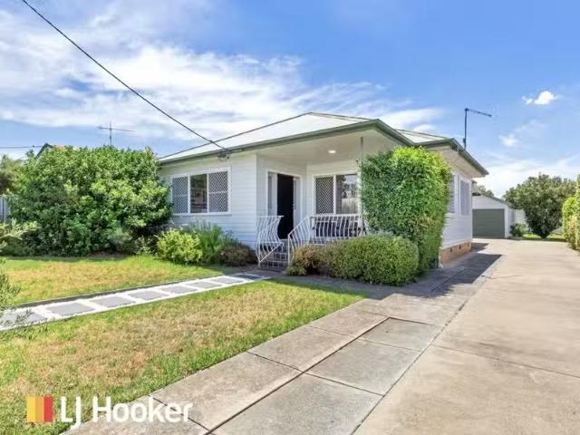 Unique 3 BR 32 Hillvue Road, SOUTH TAMWORTH House for rent Li.