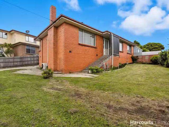 Charming 3 BR 32 Stoke Street, RAVENSWOOD, TAS 7250 House fo.