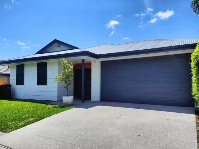 Cozy 3 BR 32 Yarrambat Rise, UPPER COOMERA, QLD 4209 House f.