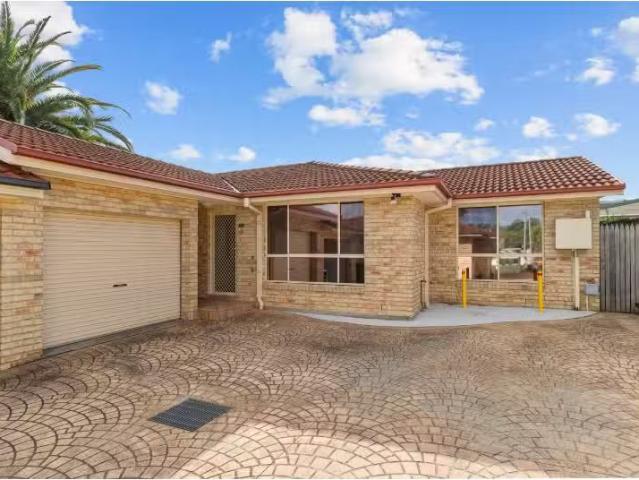 Unique 3 BR 32a Macarthur Street, KILLARNEY VALE House for ren.