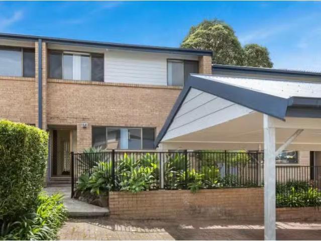For Rent! 3 BR 33/1 Roberts Street, Charlestown Townhouse for.