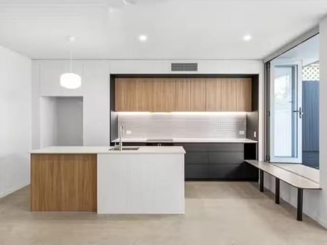 Rental! 3 BR 3/3 Kennedy Terrace, EAST BRISBANE Townhouse for.