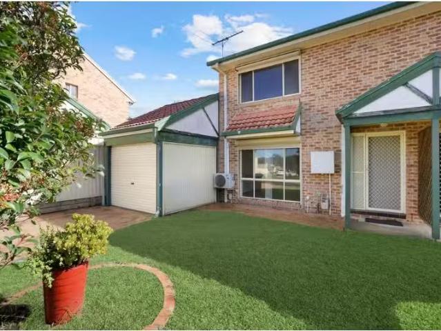 Cheap 3 BR 34 Mc Laren Place, INGLEBURN Townhouse for rent Li.
