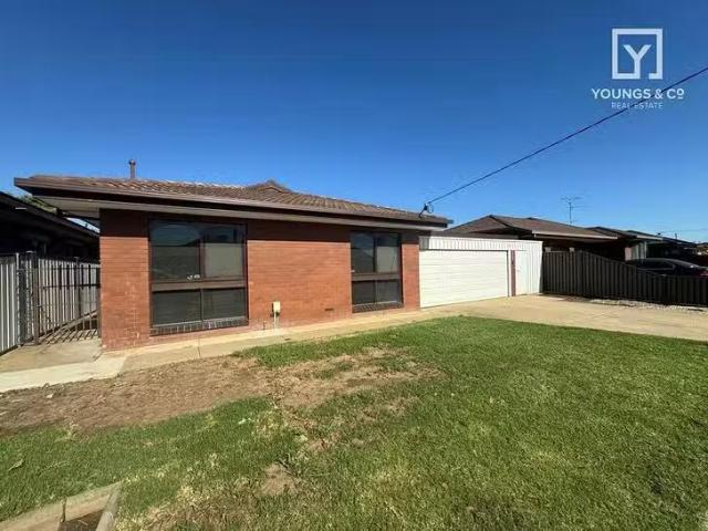 Unique 3 BR 36 Sanderson Street, Shepparton, VIC 3630