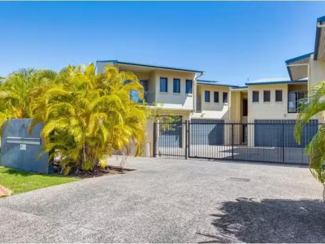 Charming 3 BR 3/78 O'ferrals Road, Bayview Townhouse for rent.