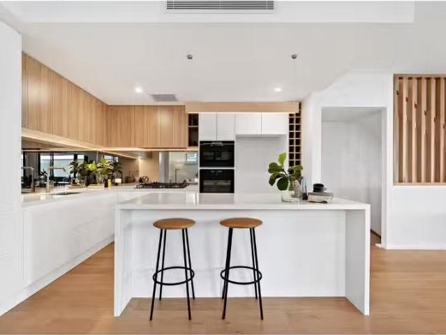 For Rent! 3 BR 3/7 Greenslope Street, Bar Beach House for rent.