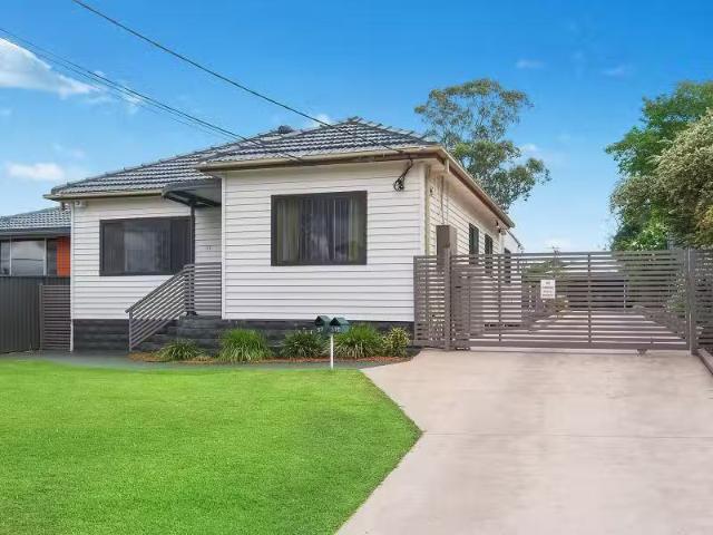 Charming 3 BR 37 Lucretia Road, Toongabbie House for rent Lis.
