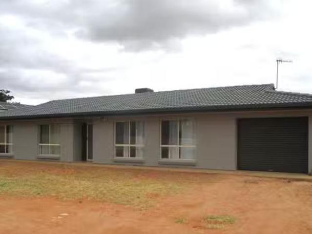 Rental! 3 BR 37 Phillips Road, Berri, SA 5343