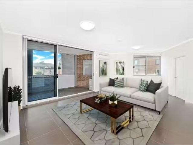 Unique 3 BR 3/8 12 Kerrs Road, Lidcombe Apartment for rent Li.