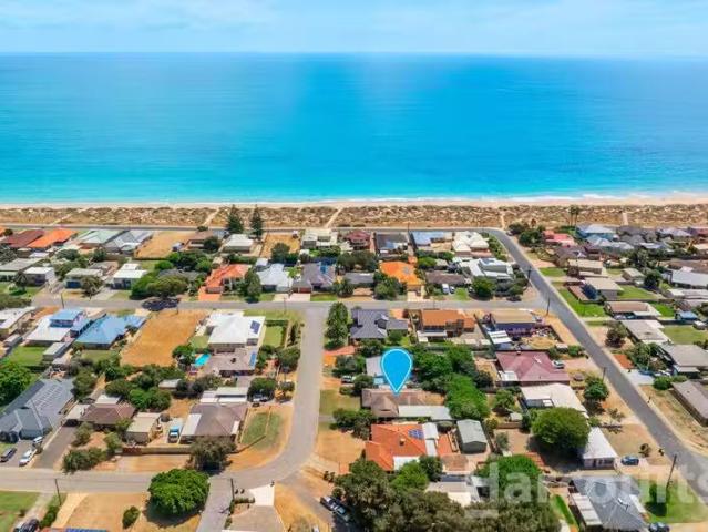 Charming 3 BR 39 Nestor Way, SILVER SANDS, WA 6210 House for.