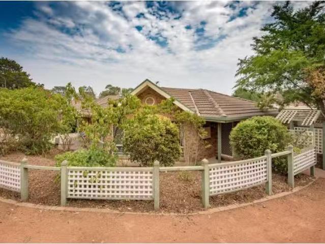 Unique 3 BR 7 Watchorn Close, Holt House for rent Listed by M.