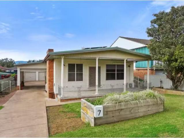 Unique 3 BR 7 Donaldson Street, Muswellbrook House for rent L.