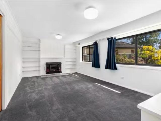 Deal! 3 BR 40 Boolimba Crescent, Narrabundah House for rent L.