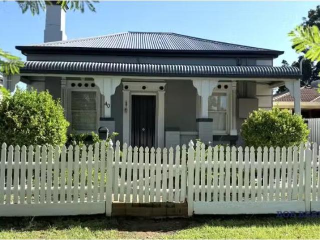 Cozy 3 BR 40 Macleay Street, Dubbo House for rent Listed by E.