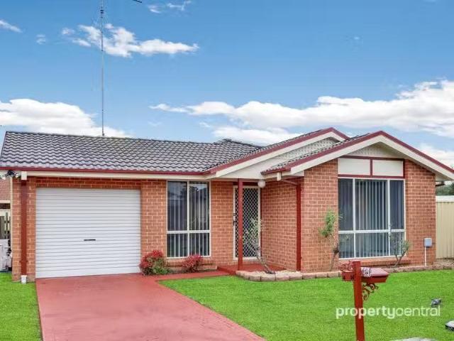 Charming 3 BR 4/16 Centauri Circuit, CRANEBROOK Apartment for.