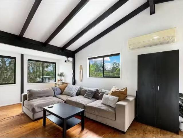 Deal! 3 BR 43 Springfield Drive, Burpengary Townhouse for rent.