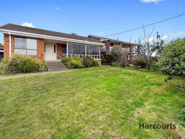 Unique 3 BR 46 Shearwater Boulevard, SHEARWATER, TAS 7307 Ho.