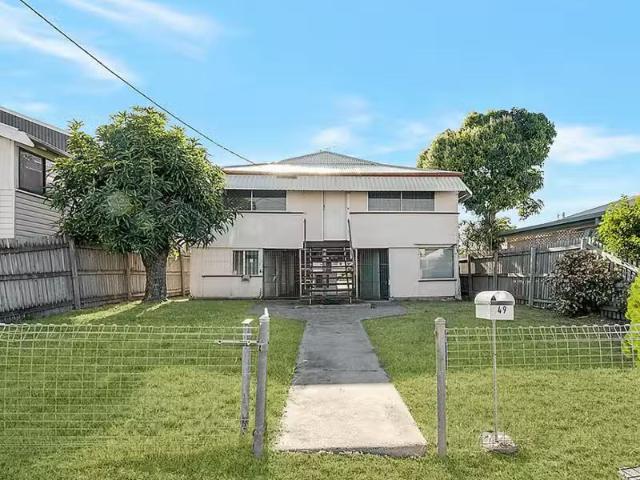 Cheap 3 BR 49 Alma Street, ROCKHAMPTON CITY, QLD 4700 House.