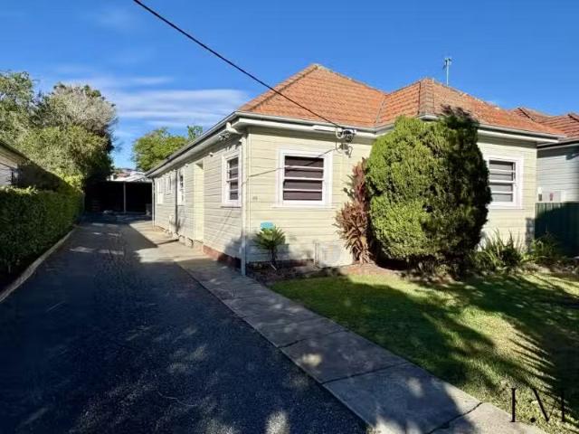 Deal! 3 BR 49 Fletcher Street, Adamstown House for rent Liste.