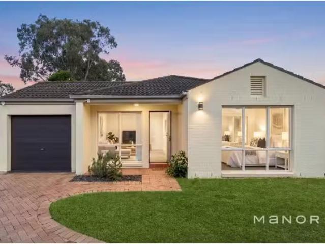 Cozy 3 BR 49 Kentwell Crescent, Stanhope Gardens House for ren.