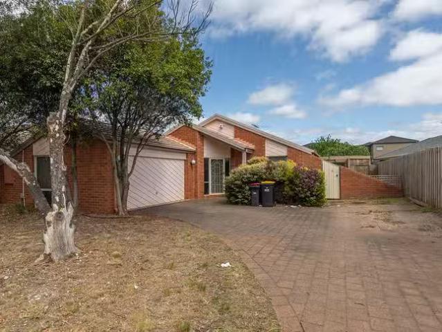 Nice 3 BR 49 Rees Road, Melton South, VIC 3338