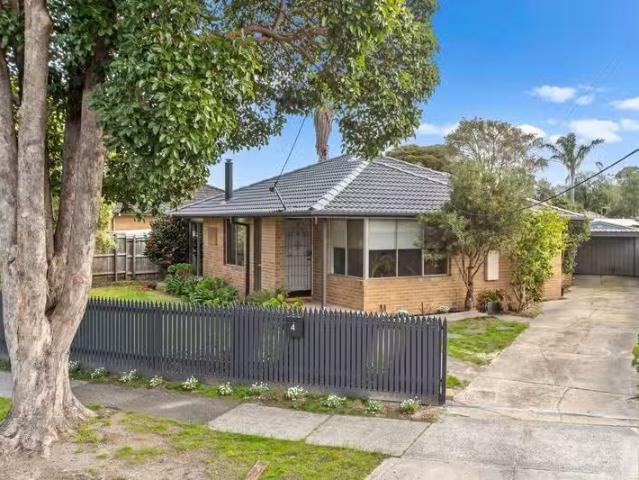 Deal! 3 BR 4 Taketa Crescent, FRANKSTON, VIC 3199 House for.