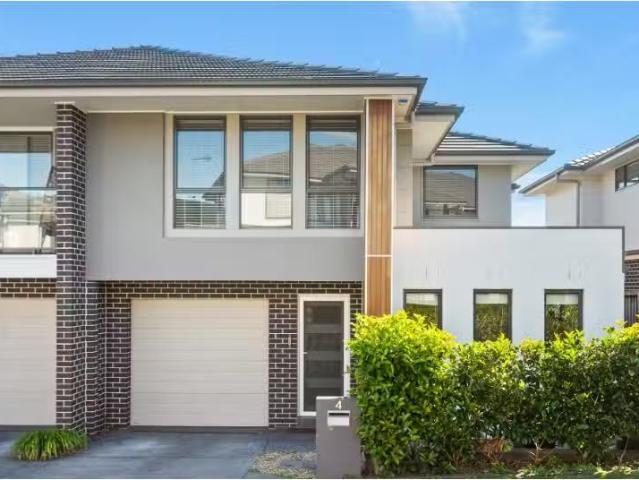 Charming 3 BR 4 Terragong Street, TULLIMBAR Townhouse for rent.