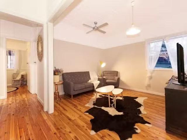 Deal! 3 BR 4 Favius Avenue, SEVEN HILLS House for rent Listed.