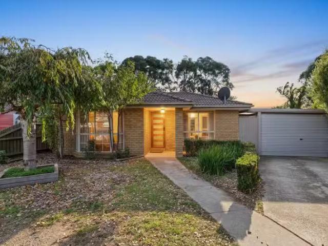 Nice 3 BR 4 Oorindi Close, KURUNJANG, VIC 3337 House for Rent