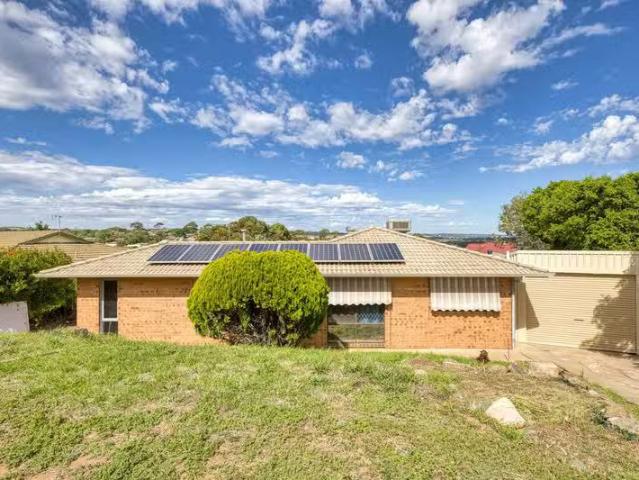 Nice 3 BR 4 Oldenburg Court, NOARLUNGA DOWNS, SA 5168 House.