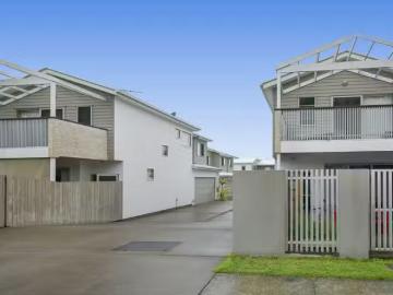 Just in! 3 BR 5/12 Avoca Street, YERONGA, QLD 4104 Townhouse.