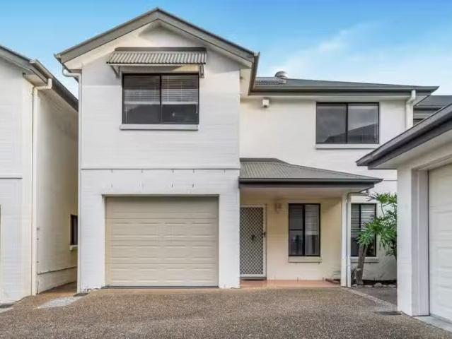 Charming 3 BR 5/27 Deviney Street, MORNINGSIDE, QLD 4170 Tow.