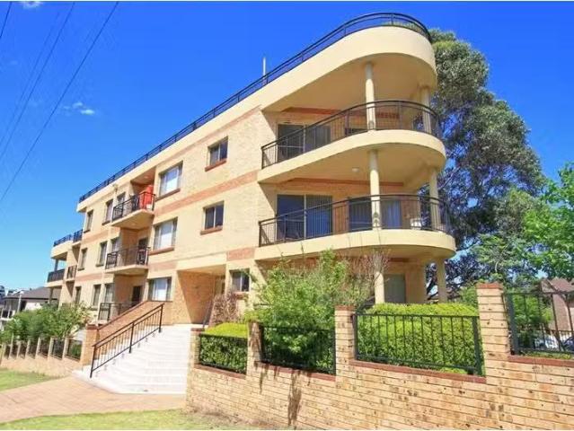Cheap 3 BR 5/20 22 Hercules Street, Wollongong Apartment for r.