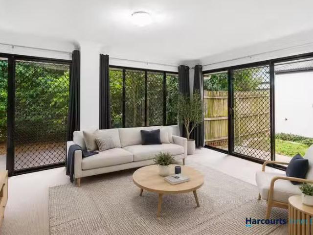 Unique 3 BR 5/21 Boongall Road, CAMP HILL, QLD 4152 Townhous.