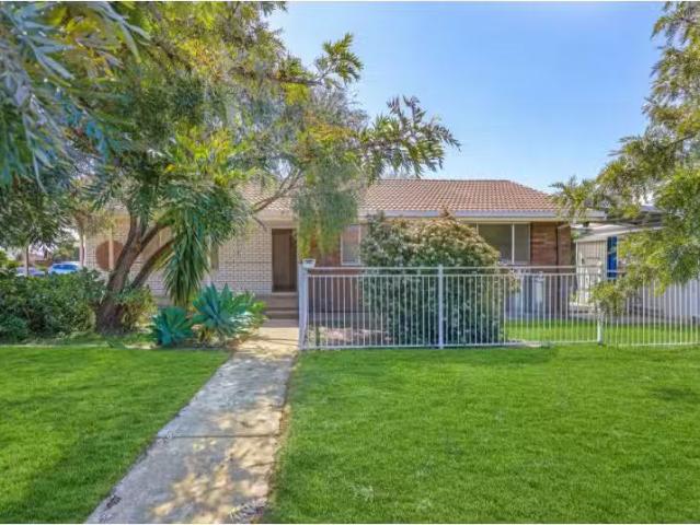For Rent! 3 BR 55 Garden Street, TAMWORTH House for rent List.
