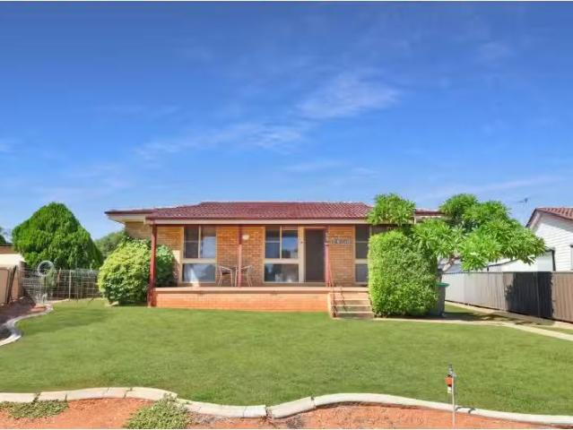 Deal! 3 BR 55 Jaeger Avenue, Gunnedah House for rent Listed b.
