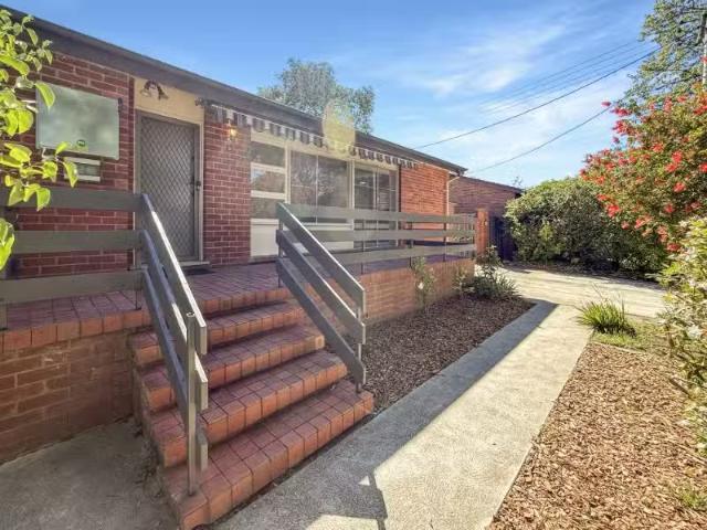 Nice 3 BR 55 Longstaff St, Lyneham House for rent Listed by E.
