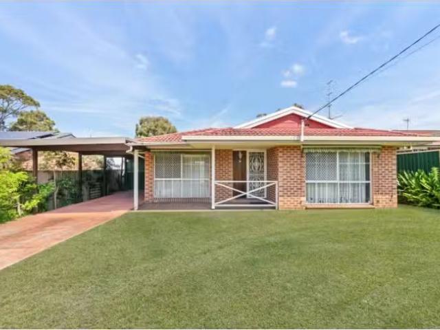 Cozy 3 BR 56 Goobarabah Avenue, LAKE HAVEN House for rent Lis.