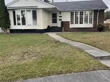 Capilano, Edmonton, Alberta - Parking, Cellar