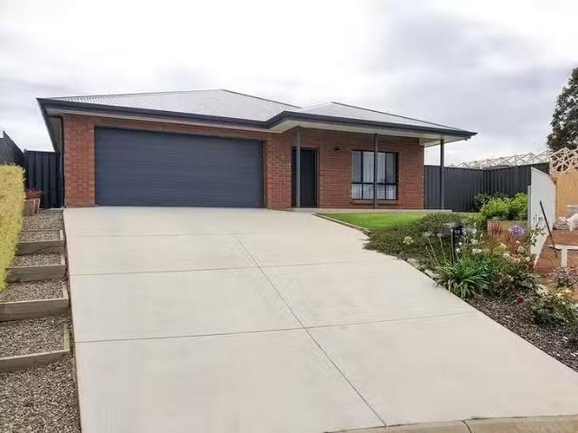Cheap 3 BR 59 Bateman Street, Strathalbyn, SA 5255