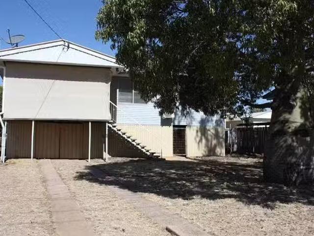 Rental! 3 BR 5 Kurrajong Street, Blackwater, QLD 4717