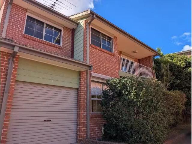 New 3 BR 6/24 Gunsynd Avenue, Casula Townhouse for rent Liste.