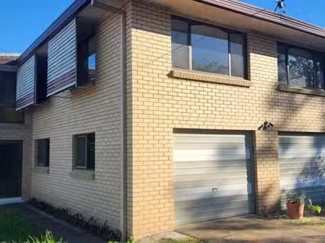 Cheap 3 BR 63 Caesar Road, Ferny Hills, QLD 4055